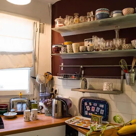 Superb Bright Apt Near Montmartre Paris